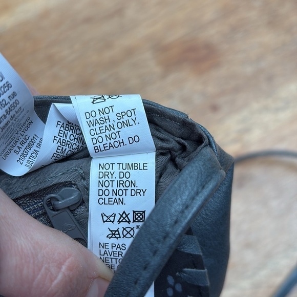 Roxy Quiksilver Faux Leather Crossbody Bag - Picture 6 of 6